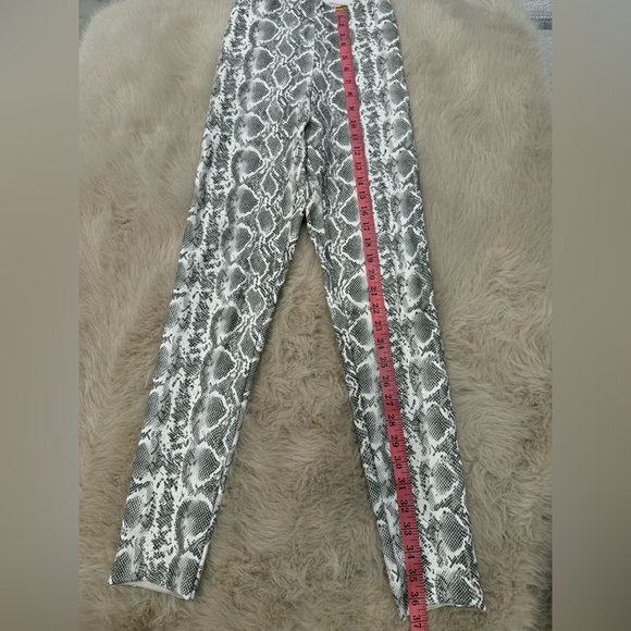 NWOT Commando White Snake Print Tummy Control leggings. High Rise Sculpting - Picture 5 of 6